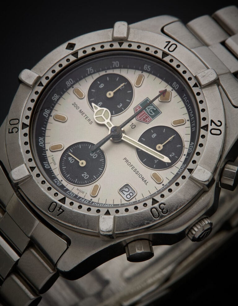 TAG HEUER - BRACELET MONTRE chronographe "Professional 200M" en acier. Lunette…