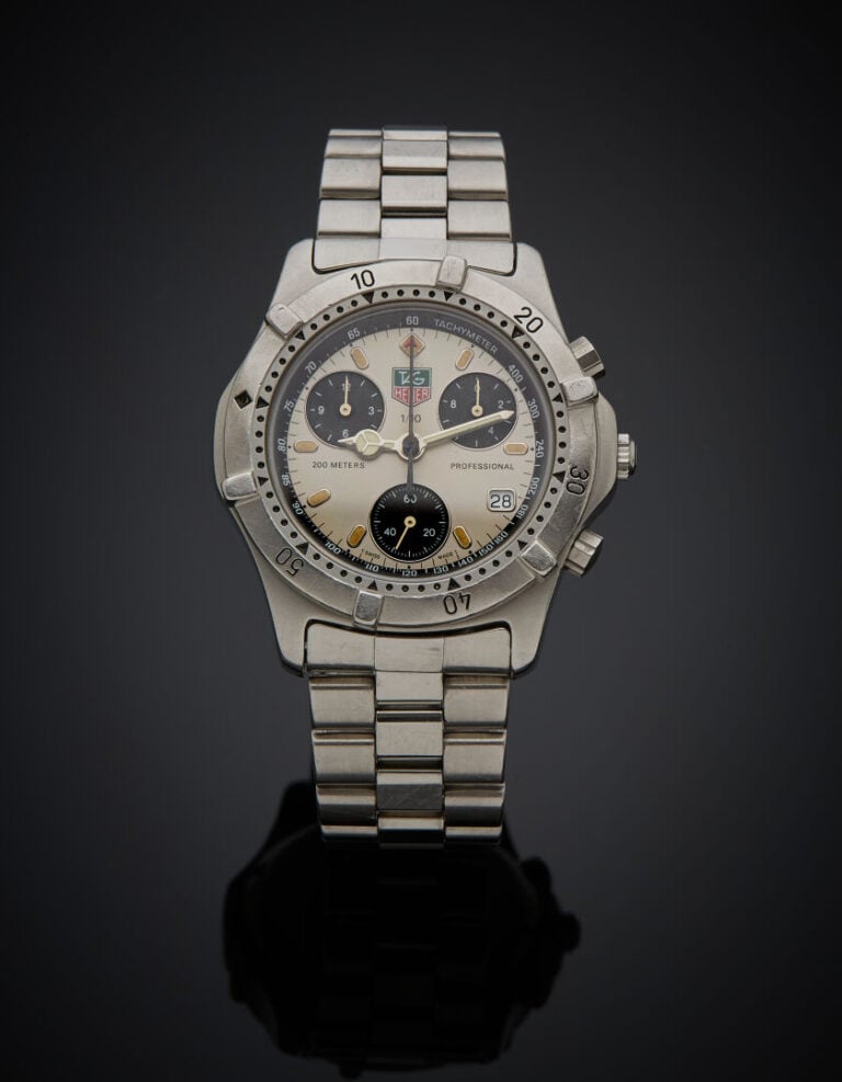 TAG HEUER - BRACELET MONTRE chronographe "Professional 200M" en acier. Lunette…