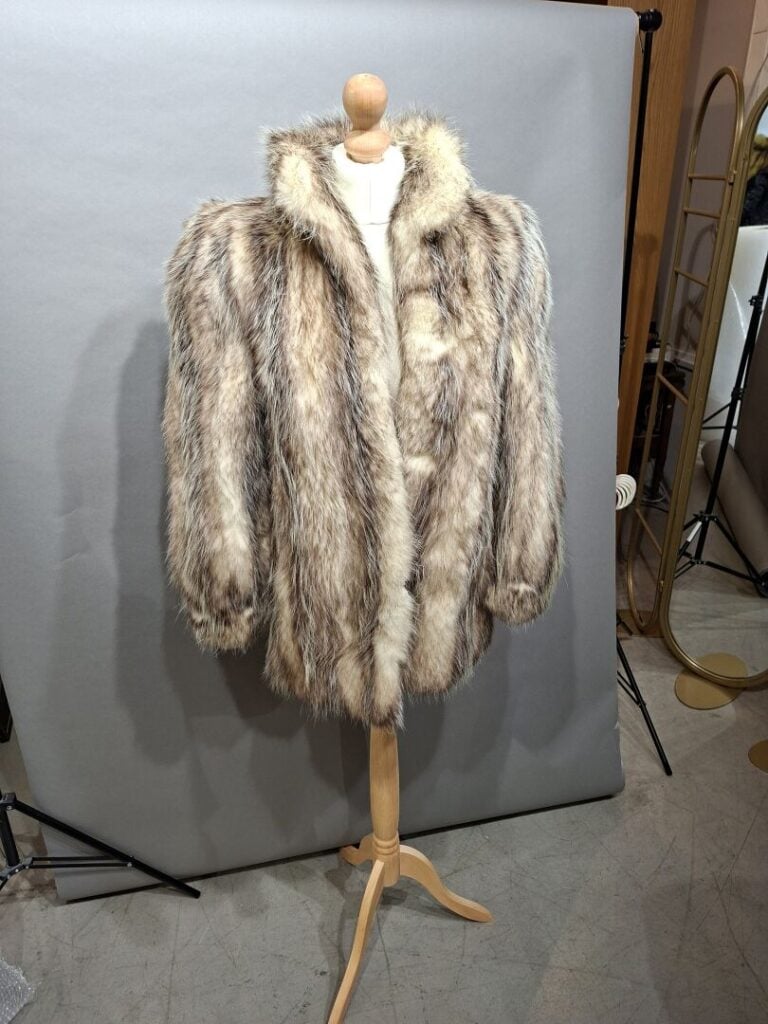 Veste en fourrure beige et brune - Taille indiquée 40 - Bon état