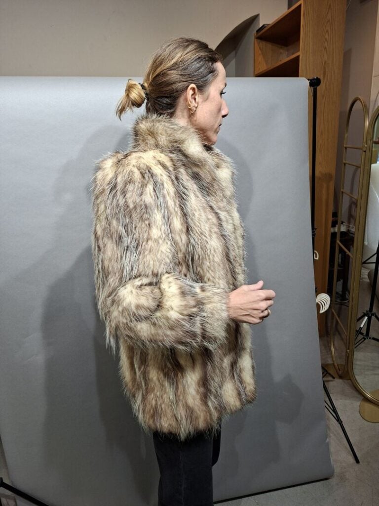 Veste en fourrure beige et brune - Taille indiquée 40 - Bon état
