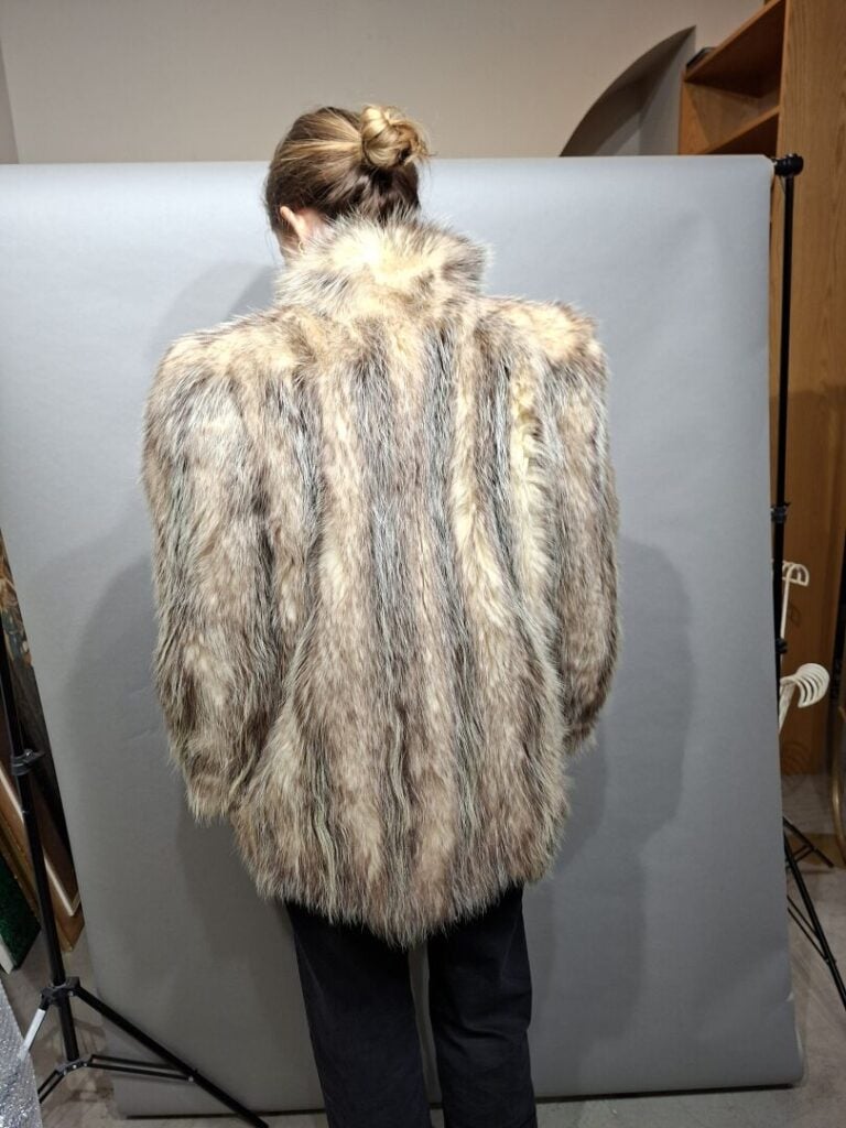 Veste en fourrure beige et brune - Taille indiquée 40 - Bon état