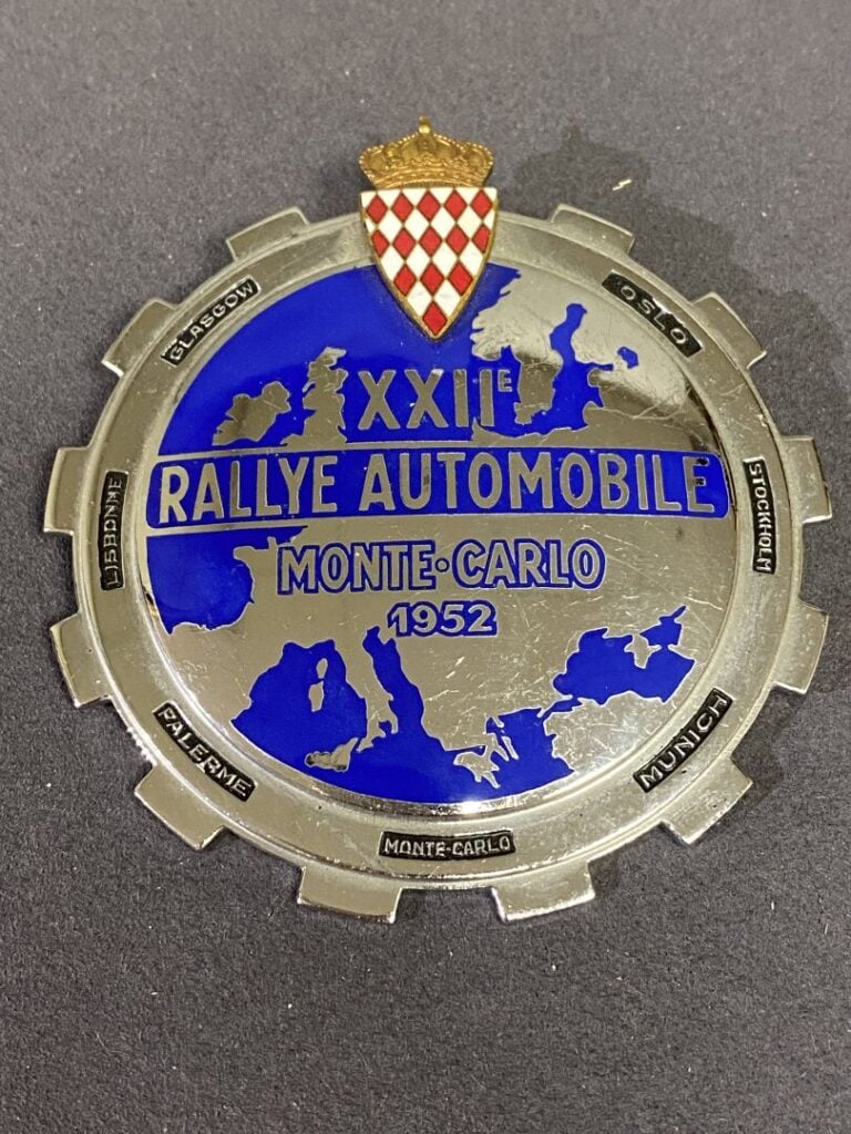 Badge de calandre 22e Rallye Monte Carlo, année 1952 - On y joint un livret sur…