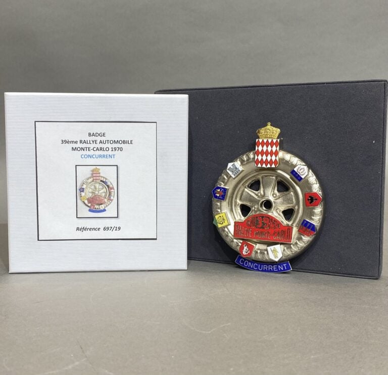 Badge de calandre "concurrent" Rallye Monte Carlo, année 1970 - Avec boite d'or…