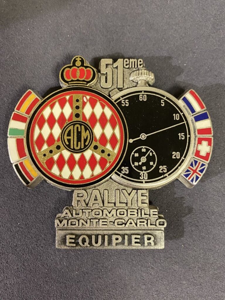 Badge de calandre "équipier" 51e Rallye Monte Carlo, année 1983 - Avec boite d'…