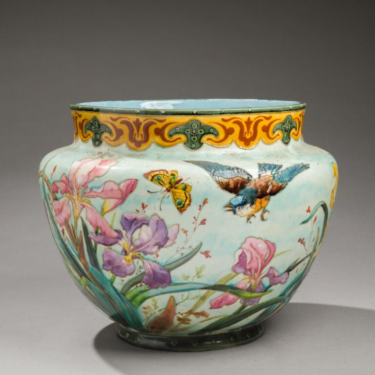 BENARD (XIX-XXème) - Cache pot céramique, émaillée, polychrome, décor floral -… maison de vente aux encheres commissaire-priseur auction house boisgirard antonini