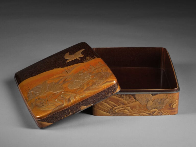 Boîte à documents bunko 文庫 en laque décorée de cailles et d'herbes d'automne. -…