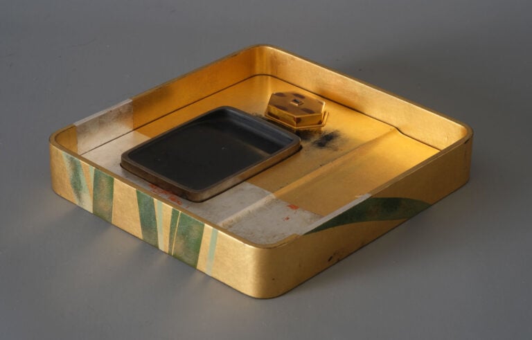 Boite à écrire en laque de forme rectangulaire de style Rinpa School - - Le cou… Vente aux encheres – Auction House – Commissaire-priseur – Auctioneer - Boisgirard Antonini – Paris – Nice