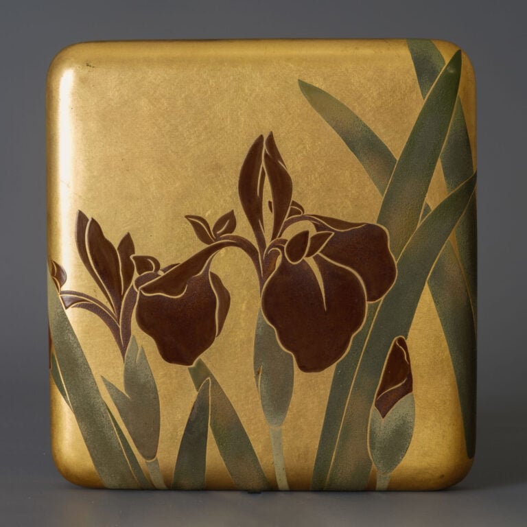 Boite à écrire en laque de forme rectangulaire de style Rinpa School - - Le cou… Vente aux encheres – Auction House – Commissaire-priseur – Auctioneer - Boisgirard Antonini – Paris – Nice