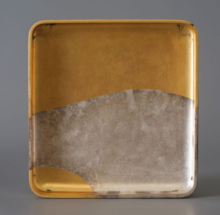 Boite à écrire en laque de forme rectangulaire de style Rinpa School - - Le cou… Vente aux encheres – Auction House – Commissaire-priseur – Auctioneer - Boisgirard Antonini – Paris – Nice
