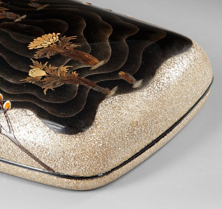 Boîte à écriture laquée (suzuribako 硯箱 ) réalisée par l'artiste laqueur Ogimura…