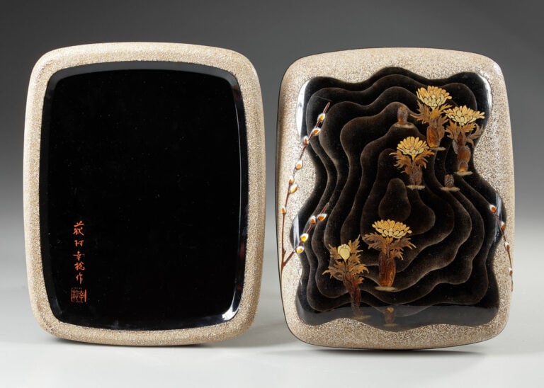 Boîte à écriture laquée (suzuribako 硯箱 ) réalisée par l'artiste laqueur Ogimura…