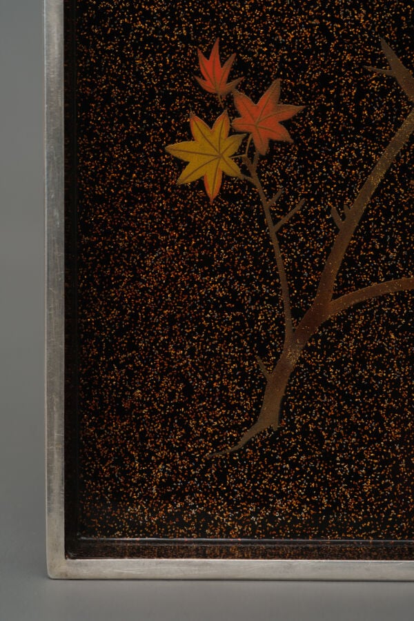Boîte à écriture laquée (suzuribako) de forme rectangulaire. - Le couvercle pré…