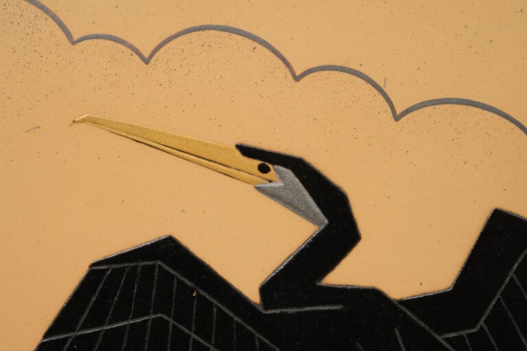 Boîte à écriture rectangulaire laquée suzuribako 硯箱 représentant deux cormorans…