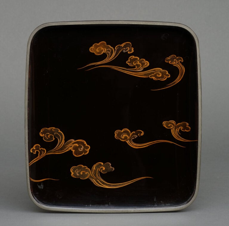 Boîte à encre rectangulaire laquée suzuri'bako 硯箱 (boîte à écrire) à couvercle…