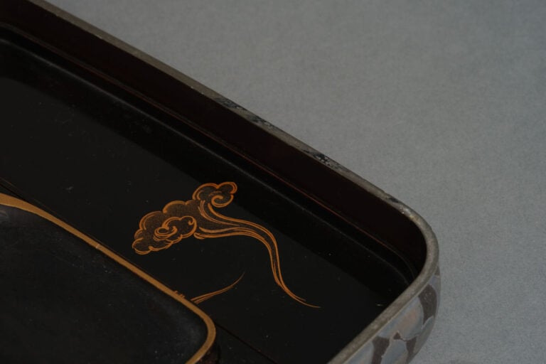 Boîte à encre rectangulaire laquée suzuri'bako 硯箱 (boîte à écrire) à couvercle…