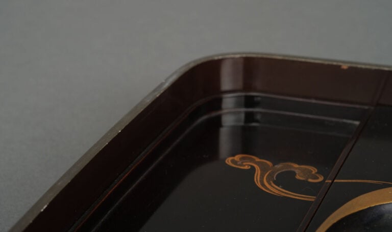 Boîte à encre rectangulaire laquée suzuri'bako 硯箱 (boîte à écrire) à couvercle…
