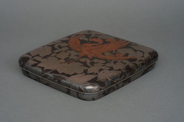 Boîte à encre rectangulaire laquée suzuri'bako 硯箱 (boîte à écrire) à couvercle…
