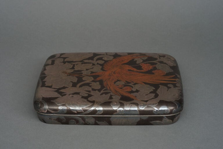 Boîte à encre rectangulaire laquée suzuri'bako 硯箱 (boîte à écrire) à couvercle…