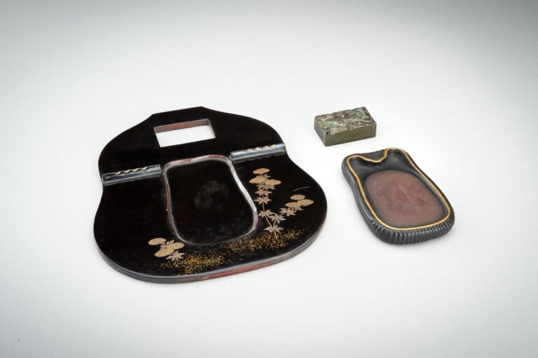 Boîte à encre (suzuri-bako) en laque, en forme de double par Hara Yôyûsai (1769…