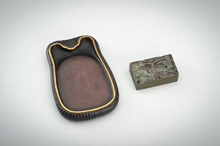 Boîte à encre (suzuri-bako) en laque, en forme de double par Hara Yôyûsai (1769…