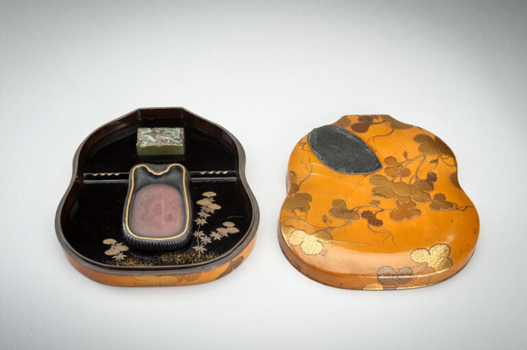 Boîte à encre (suzuri-bako) en laque, en forme de double par Hara Yôyûsai (1769…