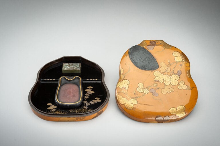 Boîte à encre (suzuri-bako) en laque, en forme de double par Hara Yôyûsai (1769…