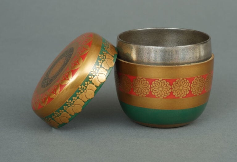 Boîte à thé colorée Kôdaiji 高台寺 natsume 棗 (boîte à thé) par Takasaki Shûhô I 高崎…