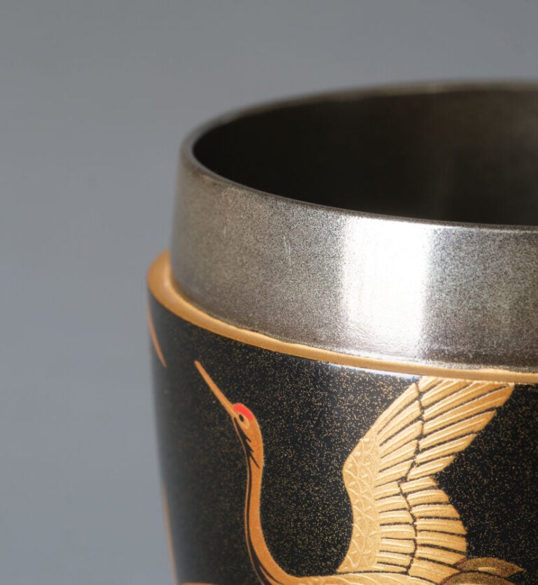 Boîte à thé laquée 棗 (natsume) réalisée par Nakano Kôichi 中野孝一 (né en 1947), dé… Vente aux encheres – Auction House – Commissaire-priseur – Auctioneer - Boisgirard Antonini – Paris – Nice