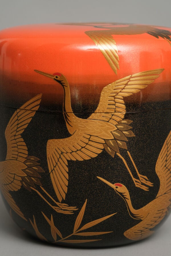 Boîte à thé laquée 棗 (natsume) réalisée par Nakano Kôichi 中野孝一 (né en 1947), dé… Vente aux encheres – Auction House – Commissaire-priseur – Auctioneer - Boisgirard Antonini – Paris – Nice