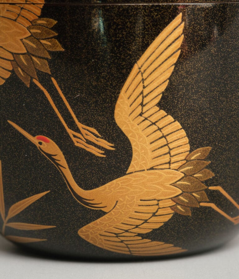 Boîte à thé laquée 棗 (natsume) réalisée par Nakano Kôichi 中野孝一 (né en 1947), dé… Vente aux encheres – Auction House – Commissaire-priseur – Auctioneer - Boisgirard Antonini – Paris – Nice