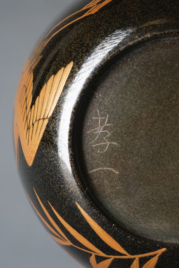 Boîte à thé laquée 棗 (natsume) réalisée par Nakano Kôichi 中野孝一 (né en 1947), dé… Vente aux encheres – Auction House – Commissaire-priseur – Auctioneer - Boisgirard Antonini – Paris – Nice