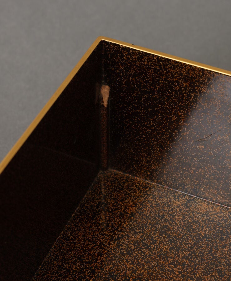 Boîte en laque dorée tebako 手箱 (boîte pour accessoires personnels) à couvercle… Vente aux encheres – Auction House – Commissaire-priseur – Auctioneer - Boisgirard Antonini – Paris – Nice