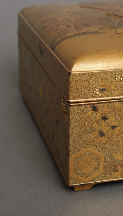Boîte en laque dorée tebako 手箱 (boîte pour accessoires personnels) à couvercle… Vente aux encheres – Auction House – Commissaire-priseur – Auctioneer - Boisgirard Antonini – Paris – Nice