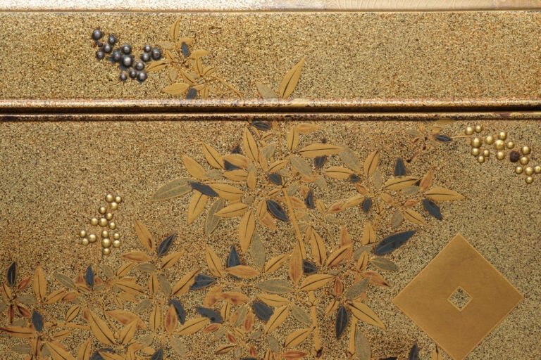 Boîte en laque dorée tebako 手箱 (boîte pour accessoires personnels) à couvercle… Vente aux encheres – Auction House – Commissaire-priseur – Auctioneer - Boisgirard Antonini – Paris – Nice