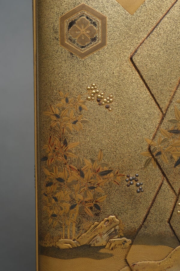 Boîte en laque dorée tebako 手箱 (boîte pour accessoires personnels) à couvercle… Vente aux encheres – Auction House – Commissaire-priseur – Auctioneer - Boisgirard Antonini – Paris – Nice
