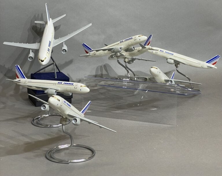 BOURBON publicitaire - Lot d'avions comprenant des Concorde, Boeing, etc...