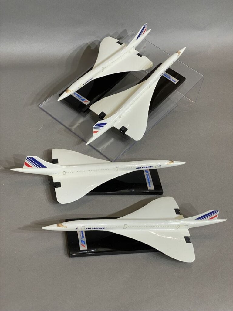 BOURBON publicitaire - Lot d'avions comprenant des Concorde, Boeing, etc...