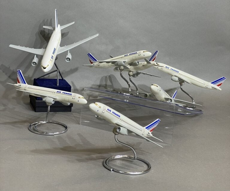BOURBON publicitaire - Lot d'avions comprenant des Concorde, Boeing, etc...