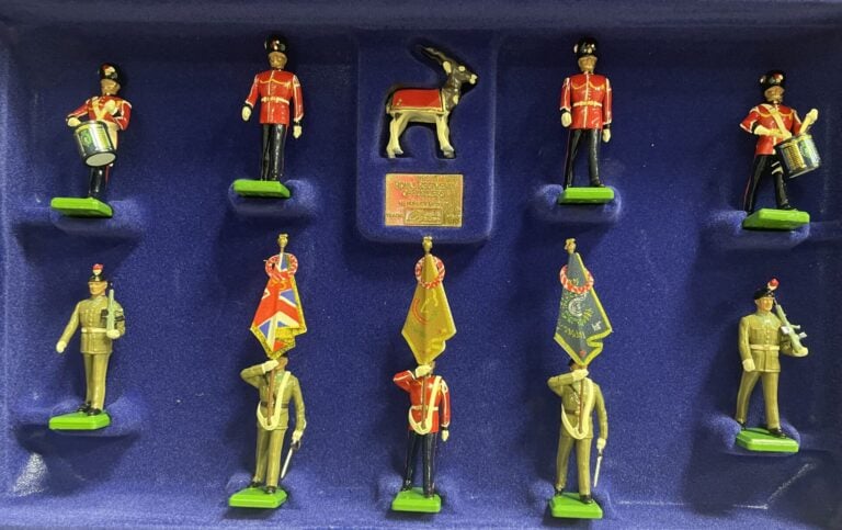 BRITAIN, TRADITION MODEL - Lot de 4 coffrets de figurines : musiciens, soldats…
