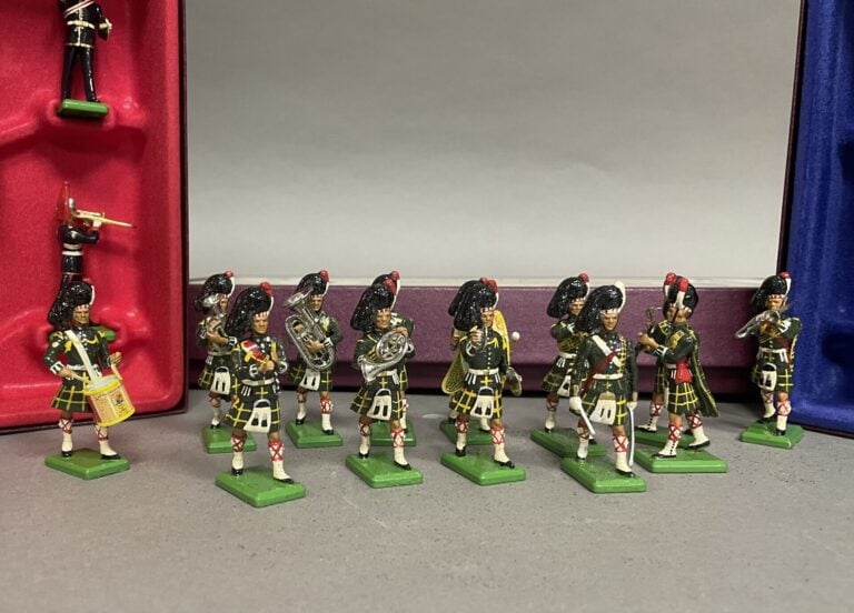 BRITAIN, TRADITION MODEL - Lot de 4 coffrets de figurines : musiciens, soldats…