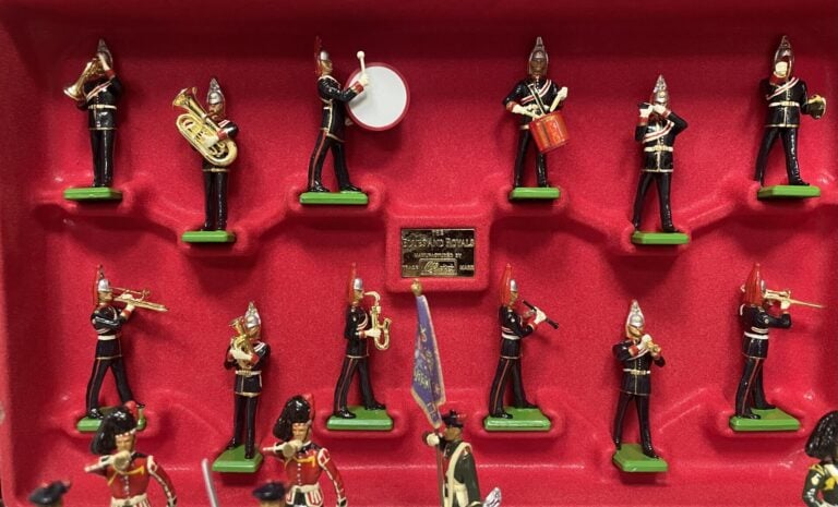 BRITAIN, TRADITION MODEL - Lot de 4 coffrets de figurines : musiciens, soldats…