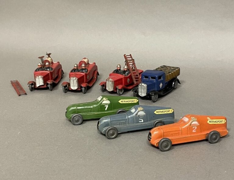 CIJ, NERVASPORT - Lot de jouets Renault comprenant : - - 3 camions de pompiers…