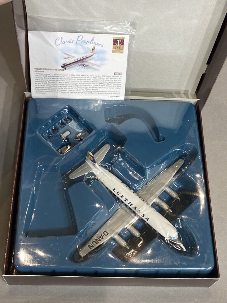 CORGI - Lot de 3 coffrets avions - On y joint divers avions série Pressesz m