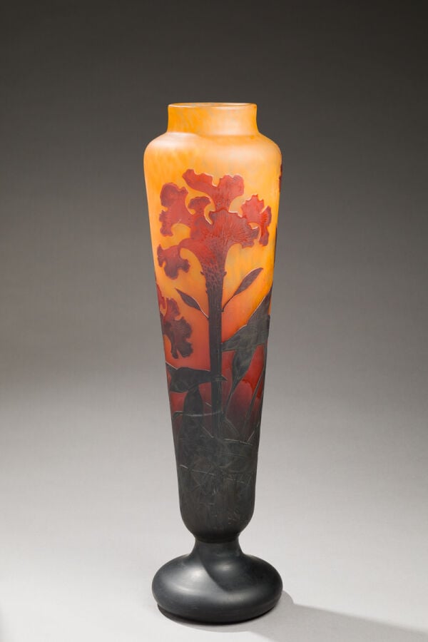 DAUM NANCY - Grand vase en verre doublé à décor dégagé à l'acide de motifs flor… maison de vente aux encheres commissaire-priseur auction house boisgirard antonini
