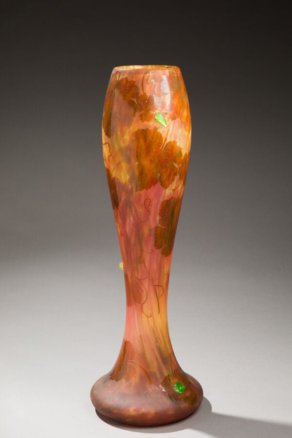 DAUM NANCY - Important vase à corps fuselé et base renflée en verre doublé à dé… maison de vente aux encheres commissaire-priseur auction house boisgirard antonini