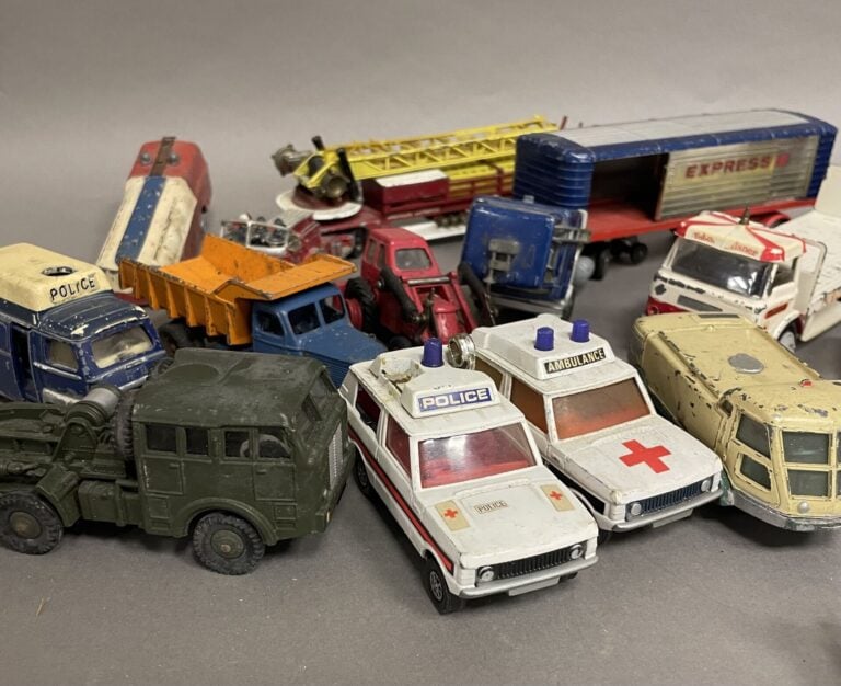 DINKIE TOYS, JRD, CIJ, - Important lot de miniatures - (Etat d'usage)