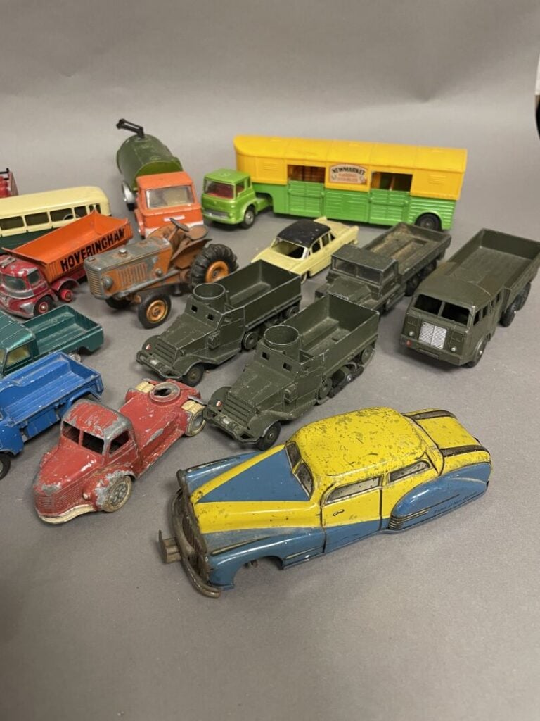 DINKIE TOYS, JRD, CIJ, - Important lot de miniatures - (Etat d'usage)