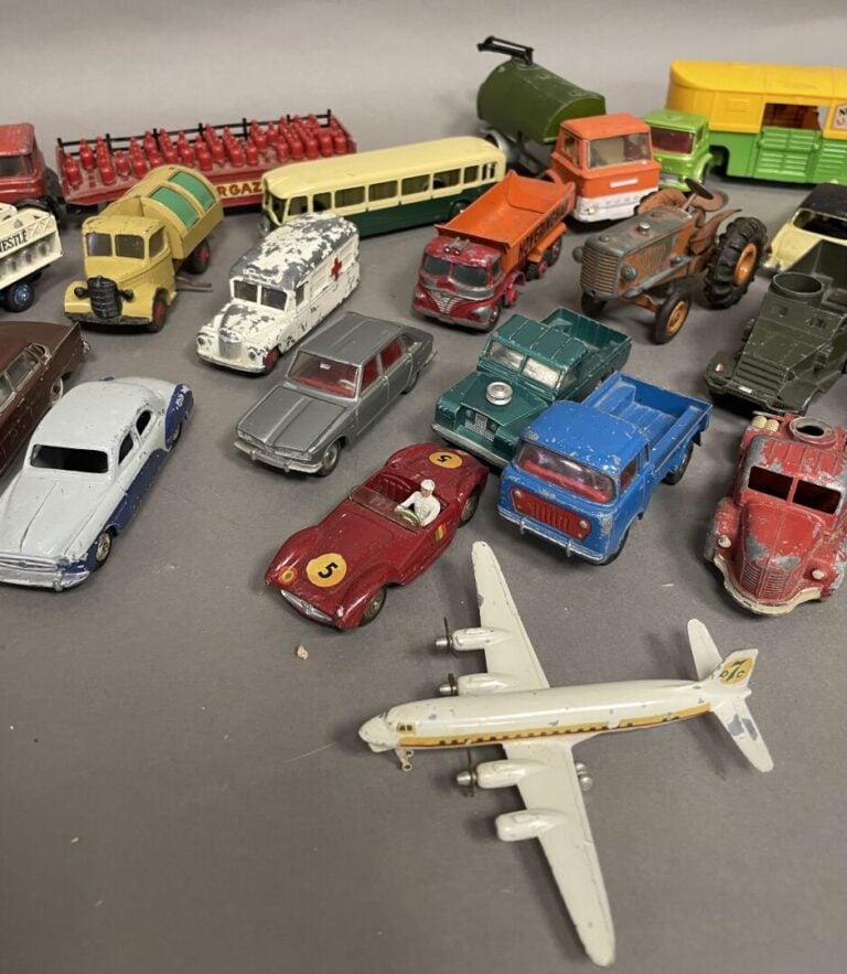 DINKIE TOYS, JRD, CIJ, - Important lot de miniatures - (Etat d'usage)