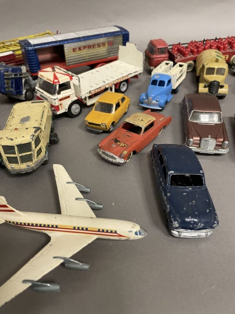 DINKIE TOYS, JRD, CIJ, - Important lot de miniatures - (Etat d'usage)