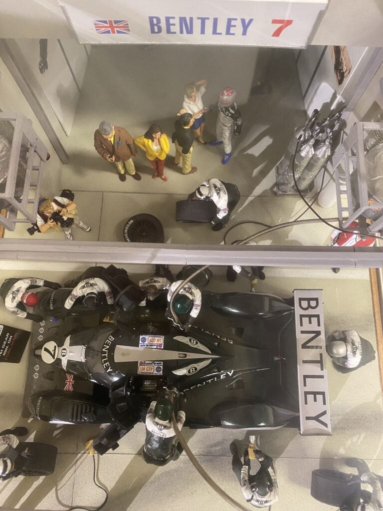 Diorama Pit-Stop Bentley Speed 8 victorieuse 24H du Mans 2003 - Kit résine GTS…